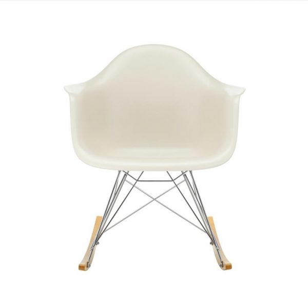 Eames-Plastic-Armchair-Pebble--Golden-Maple