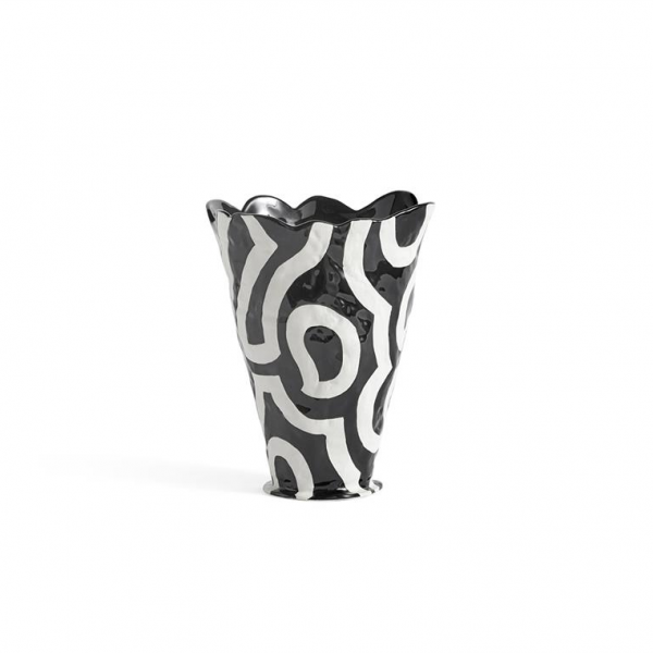 Jessice-Hans-Shadow-Vase-Black-And-White