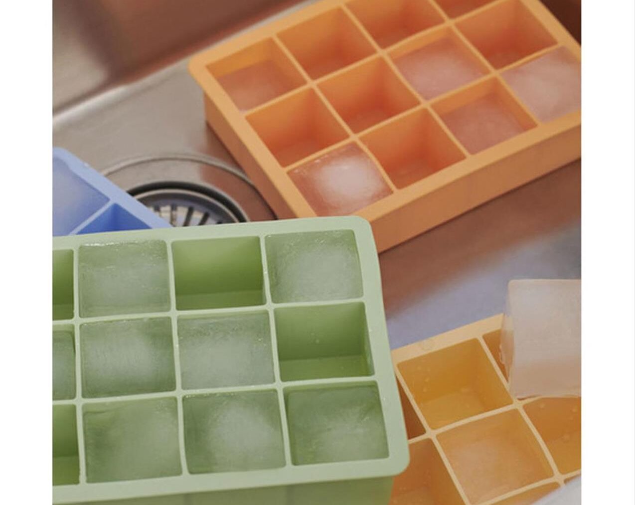 Ice-Cube-Tray-Square-XL-Light-Yellow