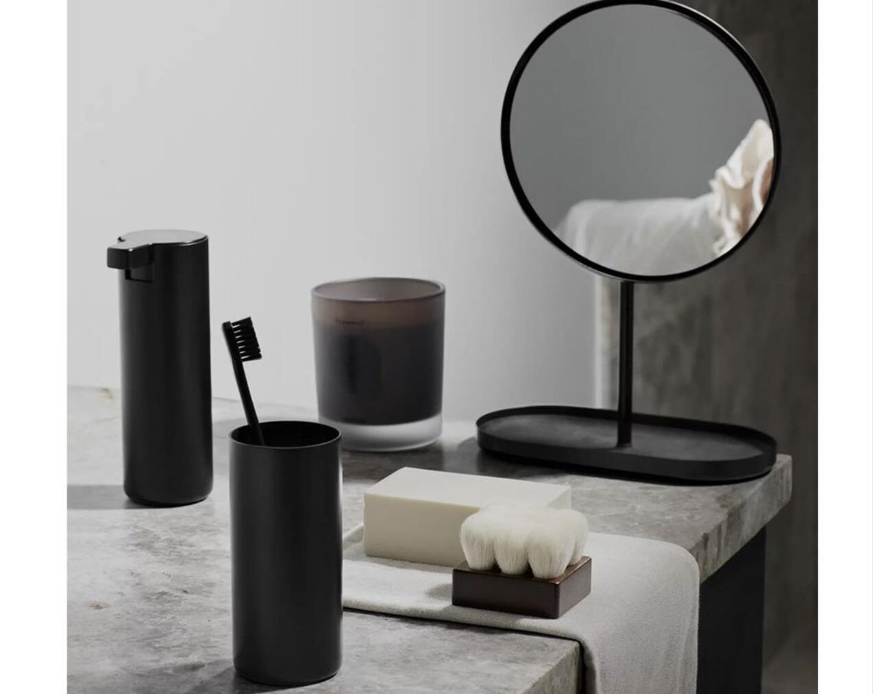 Modo-Toothbrush-Tumbler-Black