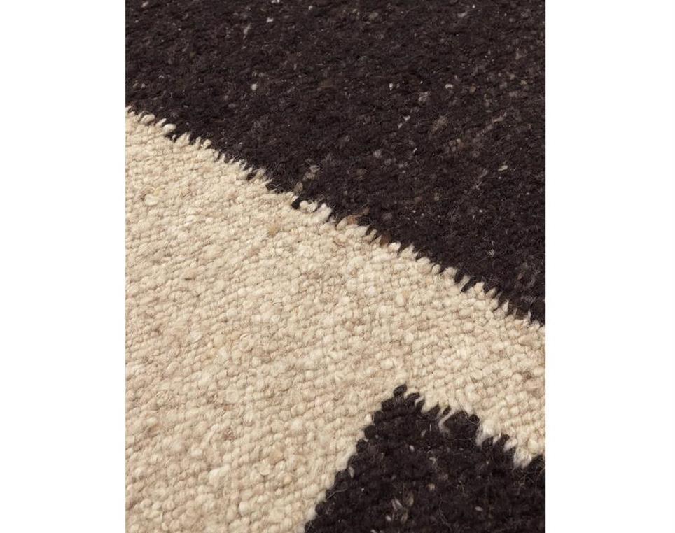 Piece-Rug--Off-White-Coffee--140x200