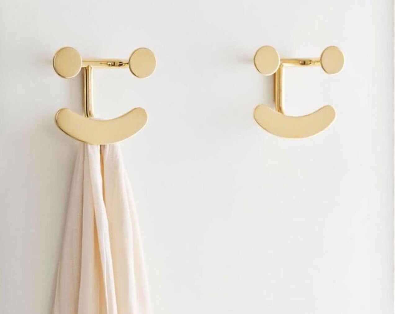 Happy-Hook-Coat-Hanger