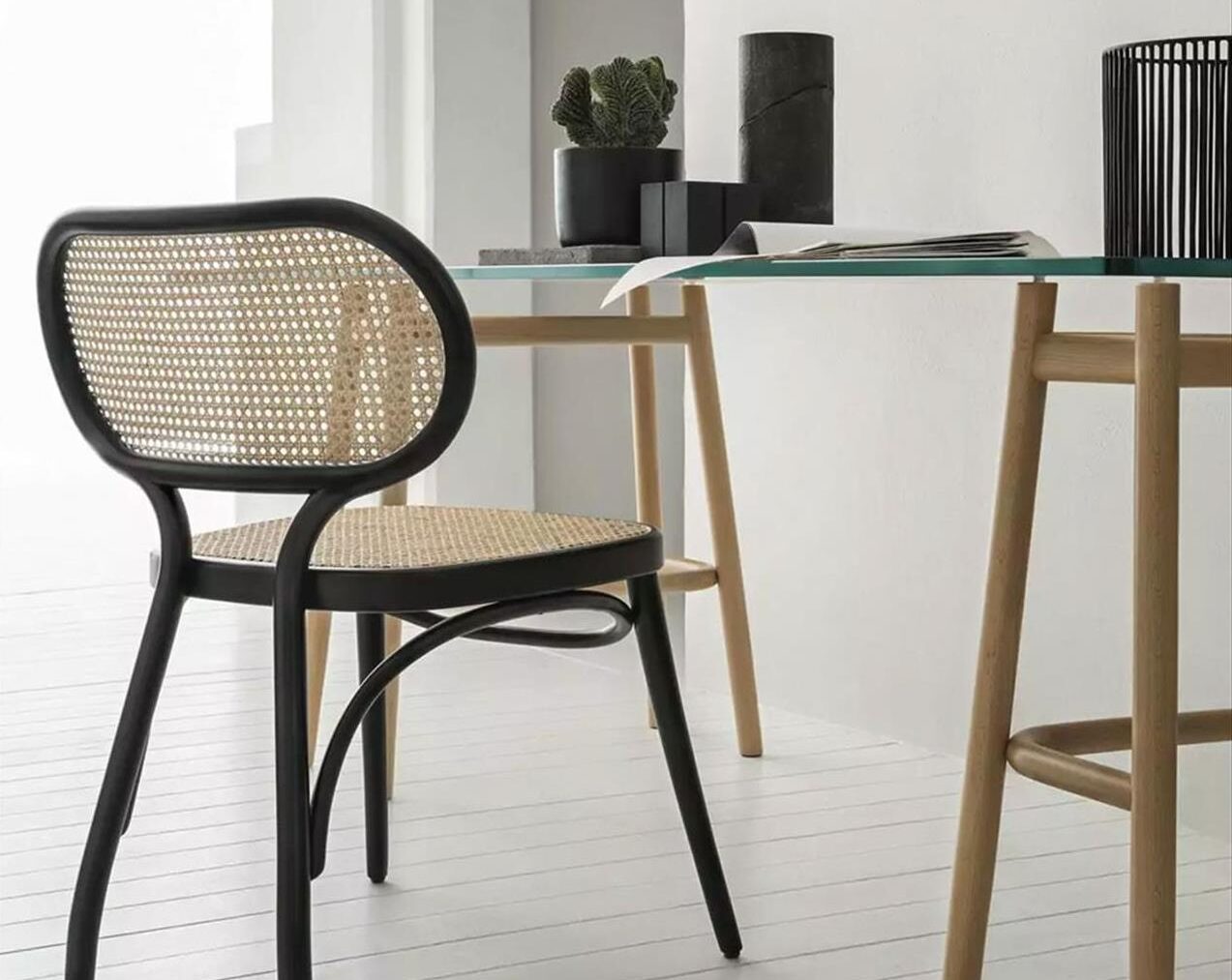 Bodystuhl-Dining-Chair