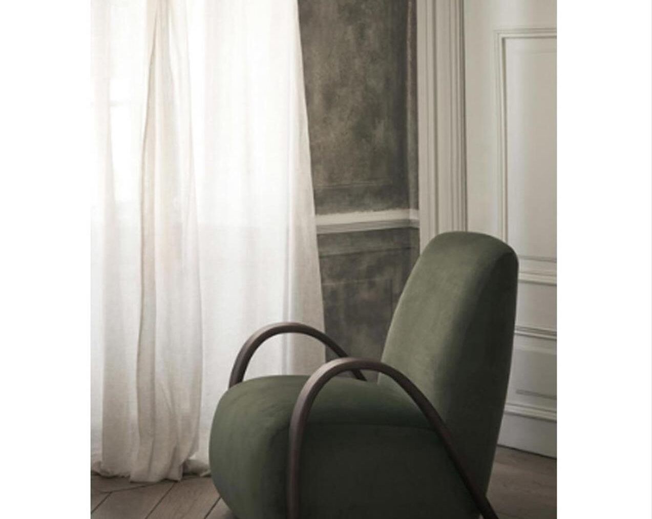 Buur-Lounge-Chair--Rich-Velvet--Pine